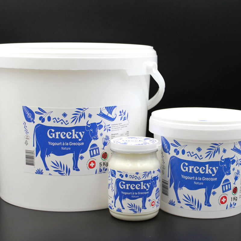 Grosse Kübel mit Joghurt