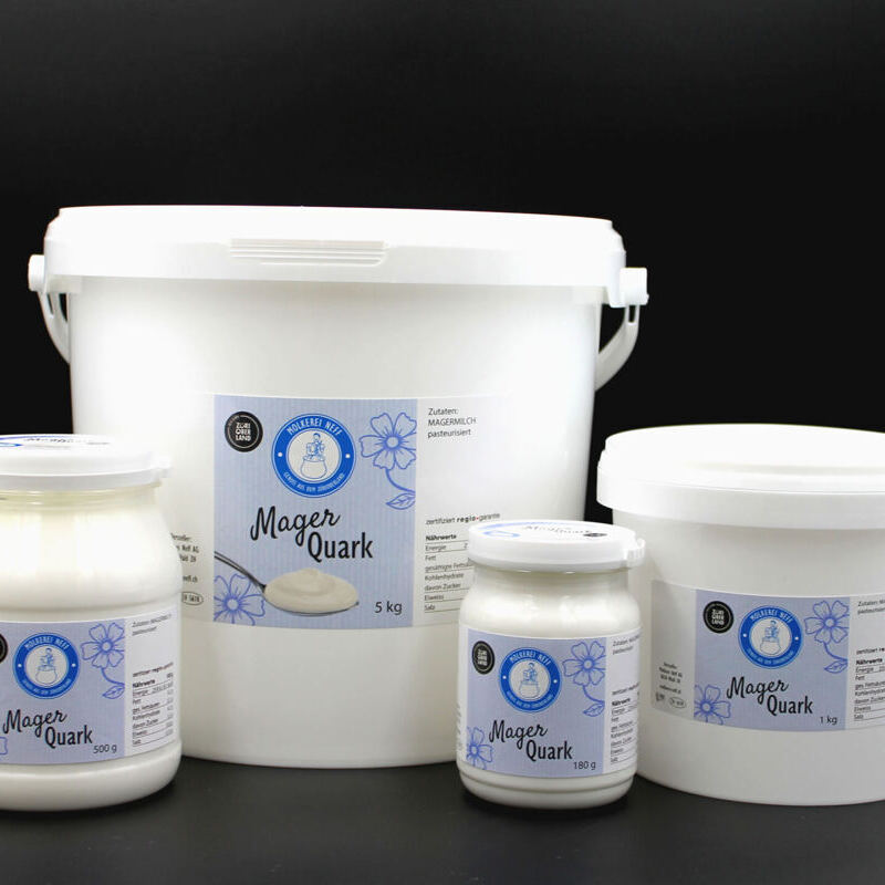 Grosse Kübel mit Joghurt